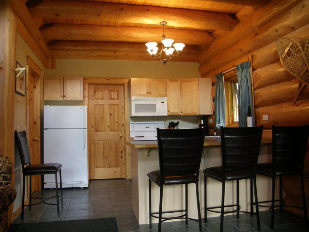 Yoho Chalets Villa Golden Cameră foto