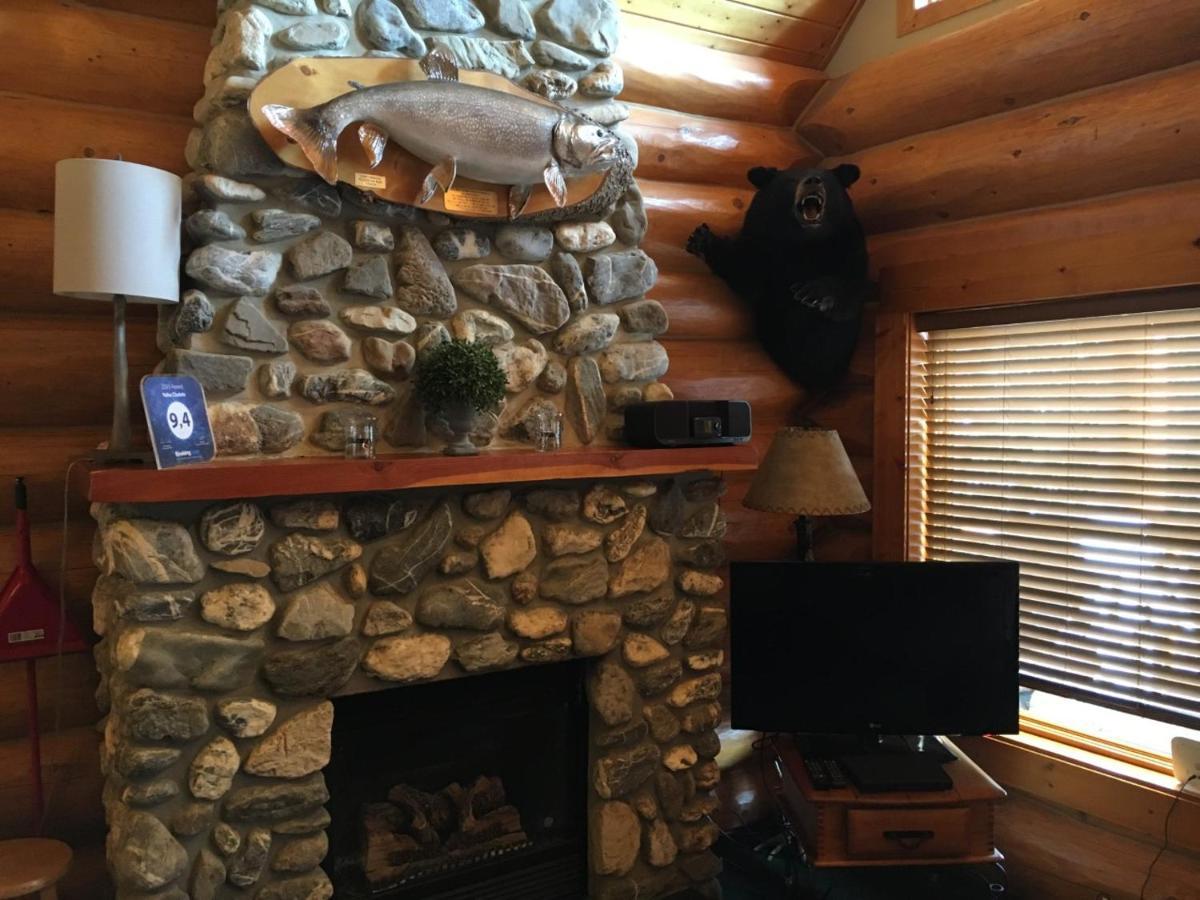 Yoho Chalets Villa Golden Exterior foto